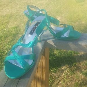 Gorgeous sea green heels